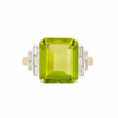 Lot 372 - Gold, Peridot and Diamond Ring