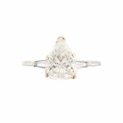 Lot 847 - White Gold and Diamond Ring
