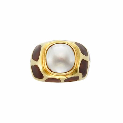 Lot 363 - Gold, Mabe Pearl and Enamel Ring