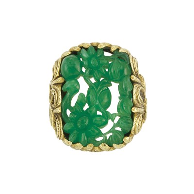 Lot 308 - Gold and Carved Jade Ring
