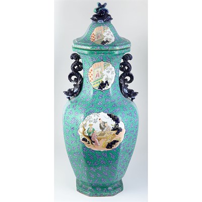 Lot 438 - English Chinoiserie Transfer Decorated Covered...