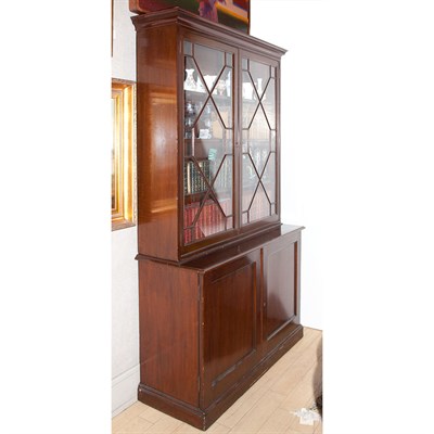 Lot 572 - Georgian Style Mahogany Bookcase Cabinet...