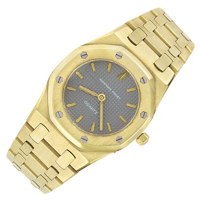 Lot 199 - Lady's Gold 'Royal Oak' Wristwatch, Audemars Piguet