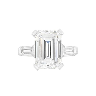 Lot 415 - Platinum and Diamond Ring
