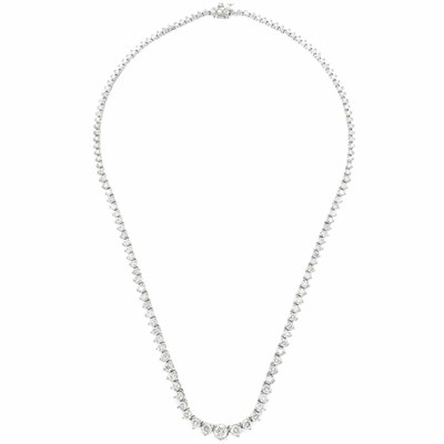 Lot 200 - White Gold and Diamond Necklace