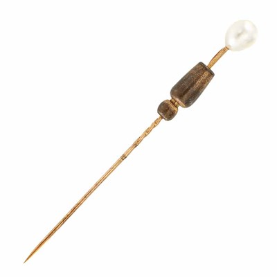 Lot 77 - Gold and Pearl Stick Pin