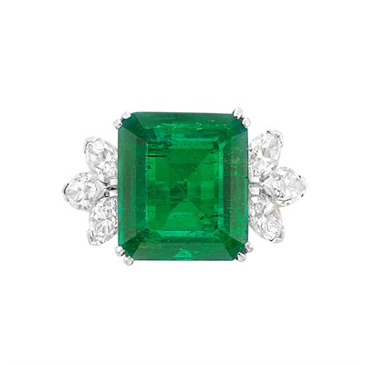 Lot 392 - PLatinum, Emerald and Diamond Ring with Detachable Gold Jacket