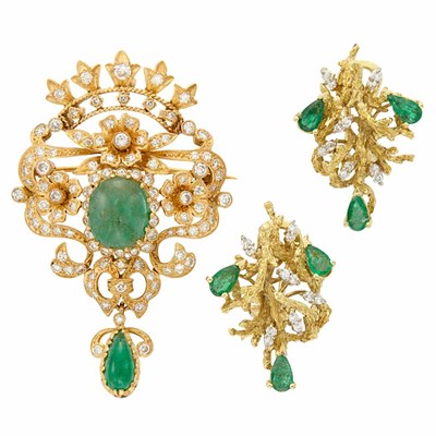 Lot 706 - Gold, Cabochon Emerald and Diamond Pendant-Brooch and Pair of Gold, Emerald and Diamond Earclips