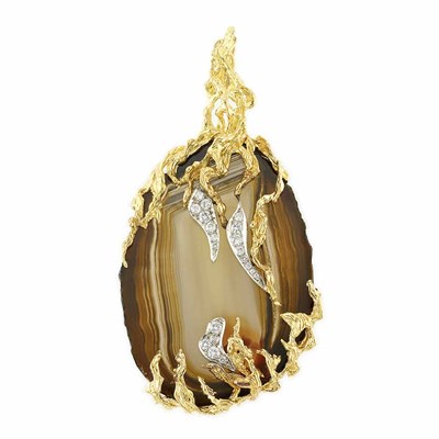Lot 184 - Gold, Agate and Diamond Pendant