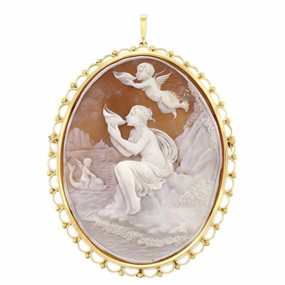 Lot 82 - Gold and Shell Cameo Pendant-Brooch