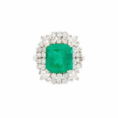 Lot 226 - White Gold, Emerald and Diamond Ring