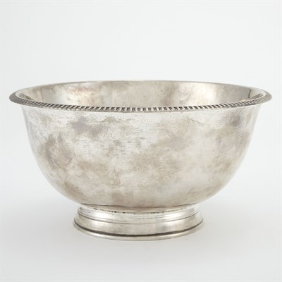 Lot 252 - George II Irish Silver Bowl James Le Bas,...