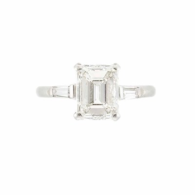 Lot 214 - Platinum and Diamond Ring