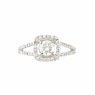 Lot 495 - White Gold and Diamond Ring