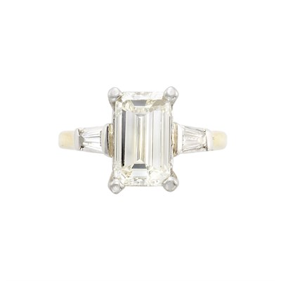 Lot 906 - Platinum and Diamond Ring