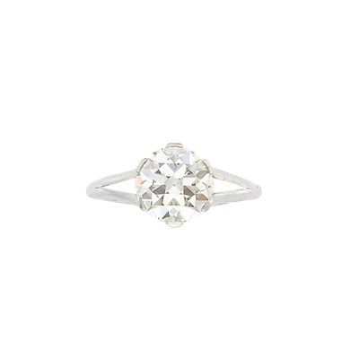 Lot 481 - Platinum and Diamond Ring