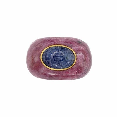 Lot 259 - Gold, Ruby and Carved Sapphire Bombe Ring