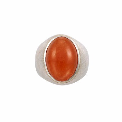 Lot 591 - Gentleman's White Gold and Orange Jade Ring