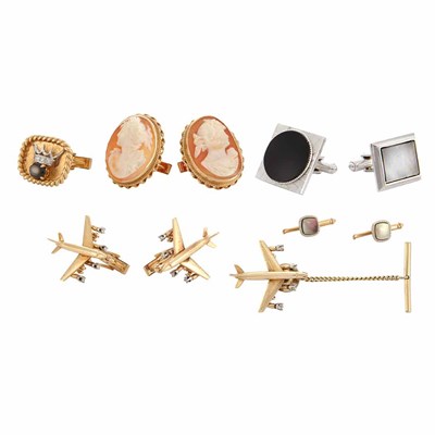 Lot 424 - Group of Gentleman's Jewelry