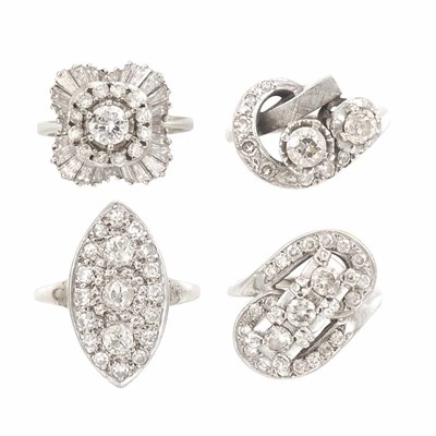 Lot 922 - Four Diamond Rings