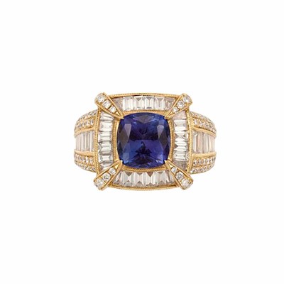 Lot 829 - Gold, Tanzanite and Diamond Ring