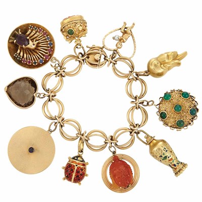 Lot 662 - Gold Charm Bracelet