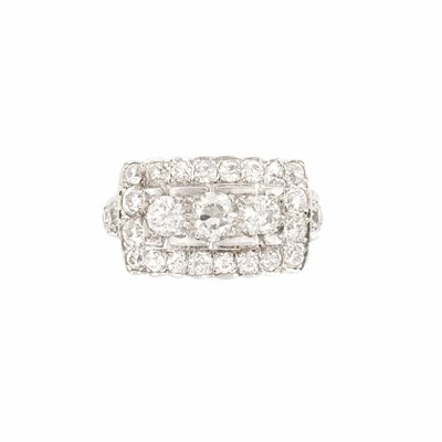 Lot 610 - White Gold and Diamond Ring