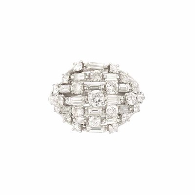 Lot 242 - Platinum and Diamond Ring