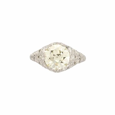 Lot 766 - Platinum and Diamond Ring