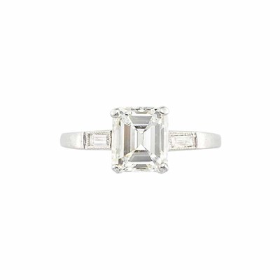 Lot 869 - Platinum and Diamond Ring
