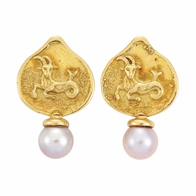 Lot 817 - Pair of Gold and Pinkish-Purple Freshwater Pearl Earclips, Elizabeth Gage