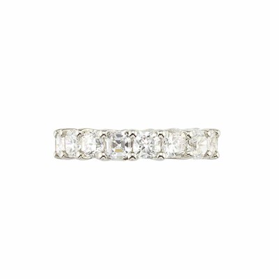 Lot 749 - Platinum and Diamond Band Ring
