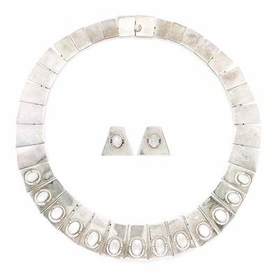 Lot 193 - Sterling Silver and Moonstone Necklace and Pair of Earrings