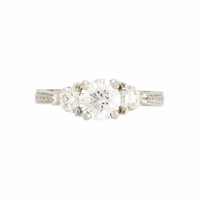 Lot 753 - Platinum and Diamond Ring