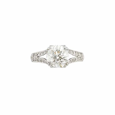 Lot 743 - Platinum and Diamond Ring