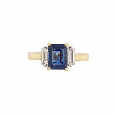 Lot 801 - Gold, Platinum, Sapphire and Diamond Ring