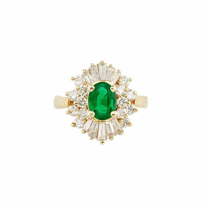Lot 809 - Gold, Emerald and Diamond Ring