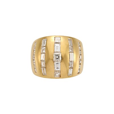 Lot 315 - Gold and Diamond Ring