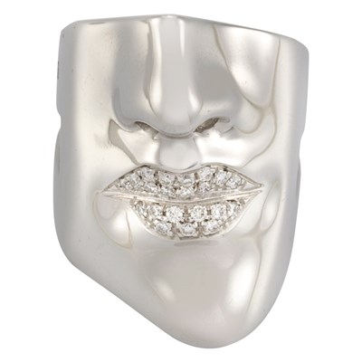 Lot 448 - White Gold and Diamond Ring, Garabelli
