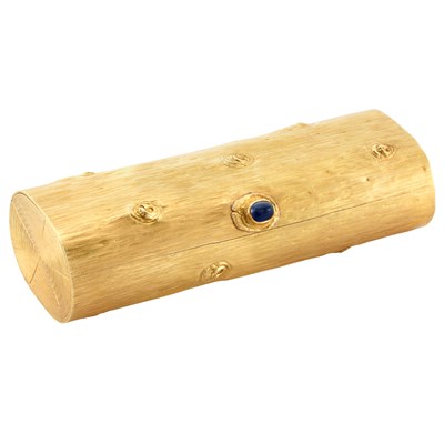 Lot 26 - Gold and Cabochon Sapphire Clutch