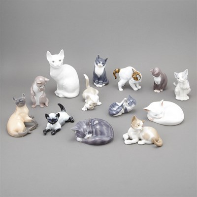 Lot 202 - Group of Thirteen Continental Porcelain...