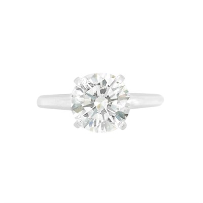 Lot 354 - Platinum and Diamond Ring