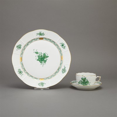 Lot 713 - Herend Porcelain Dinner Service In the Chinese...