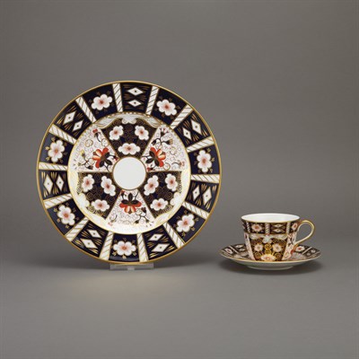 Lot 712 - Royal Crown Derby Porcelain Dinner Service In...