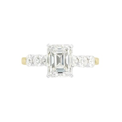 Lot 122 - Two-Color Gold and Diamond Ring