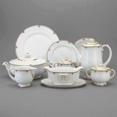 Lot 379 - Royal Bayreuth Porcelain Dinner Service 20th...