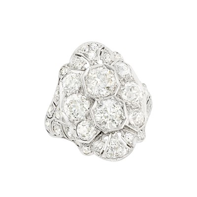Lot 393 - Platinum and Diamond Ring