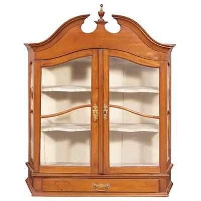 Lot 133 - Chippendale Style Hanging Cabinet The scrolled...