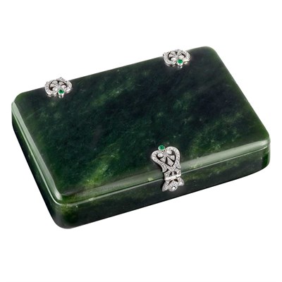 Lot 116 - Nephrite, Platinum, Diamond and Cabochon Emerald Box