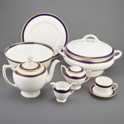 Lot 542 - Coalport Porcelain Dinner Service 20th Century...